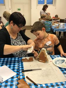 Lebkuchenhaus bauen und verzieren
